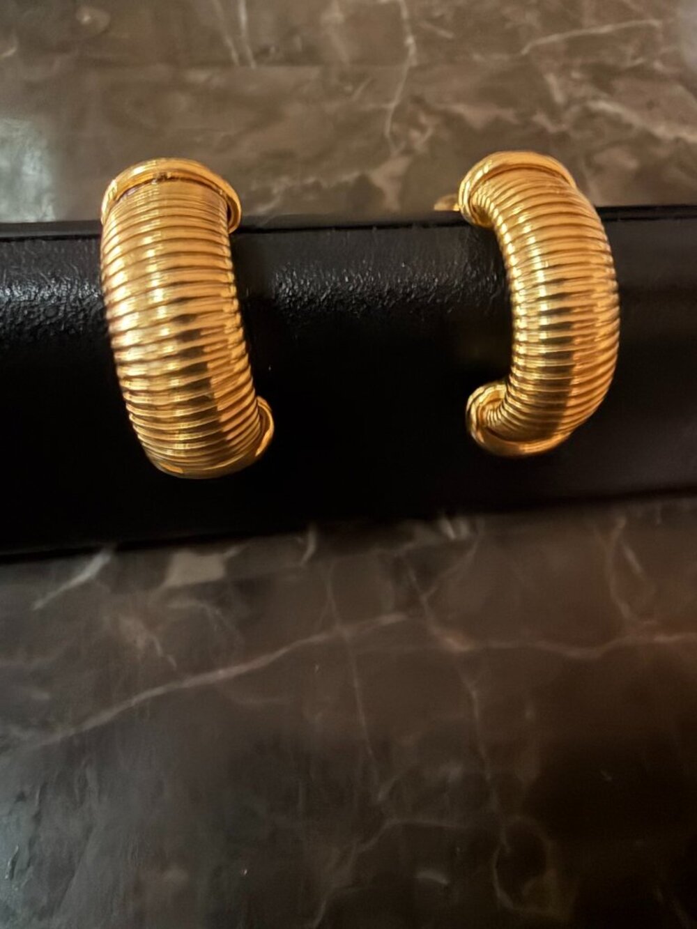 CAROLEE clip earring (PREOWNED)